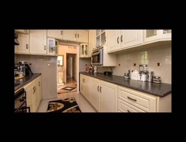 5 BEDROOM HOUSE FOR SALE IN ATHOLL HEIGHTS